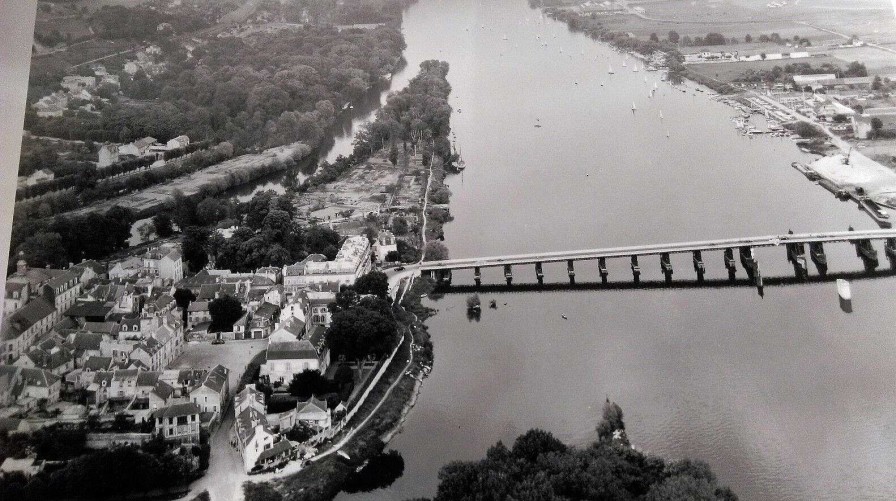 Photos EGO IMAGO | Ancienne Photo A Rienne De Roger Henrard 1953 " Meulan " Yvelines