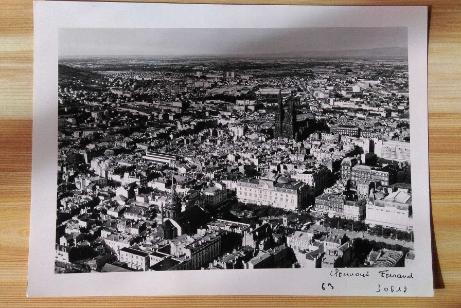 Photos EGO IMAGO | Ancienne Photo A Rienne De Roger Henrard 1965 " Clermont Ferrand "