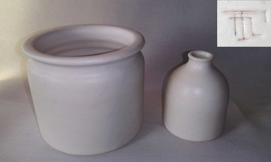 C Ramiques EGO IMAGO | 2 Vases En Faience Blanche Laiteuse Signature Identifier ? Tn