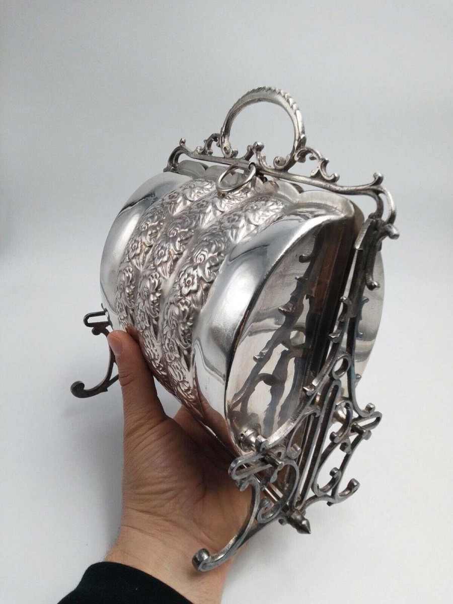 Objets EGO IMAGO | 19Th Century Victorian Silver Plated Biscuit Box