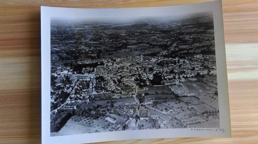 Photos EGO IMAGO | Ancienne Photo A Rienne De Roger Henrard 1950 " Avranches " ---