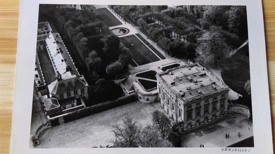 Photos EGO IMAGO | Ancienne Photo A Rienne De Roger Henrard " Le Petit Trianon Versailles " 1952