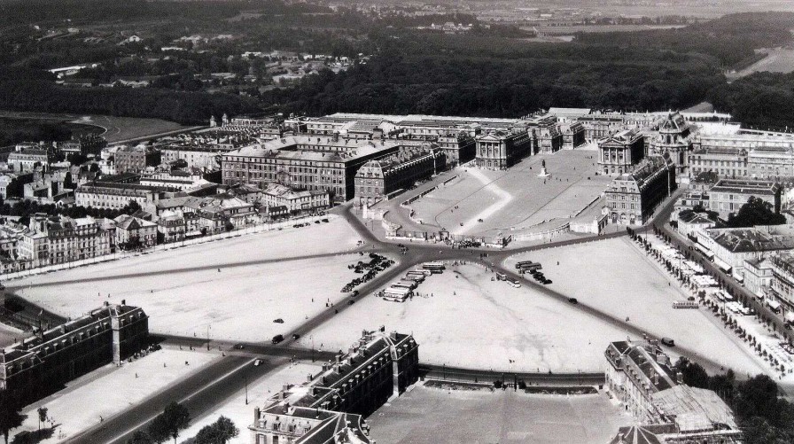 Photos EGO IMAGO | Ancienne Photo A Rienne De Roger Henrard " Chateau De Versailles " 1951