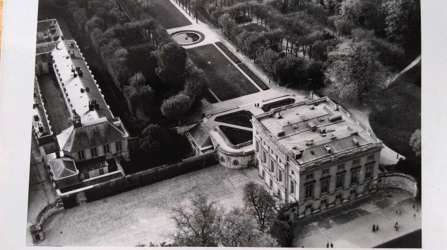 Photos EGO IMAGO | Ancienne Photo A Rienne De Roger Henrard " Le Petit Trianon Versailles " 1952