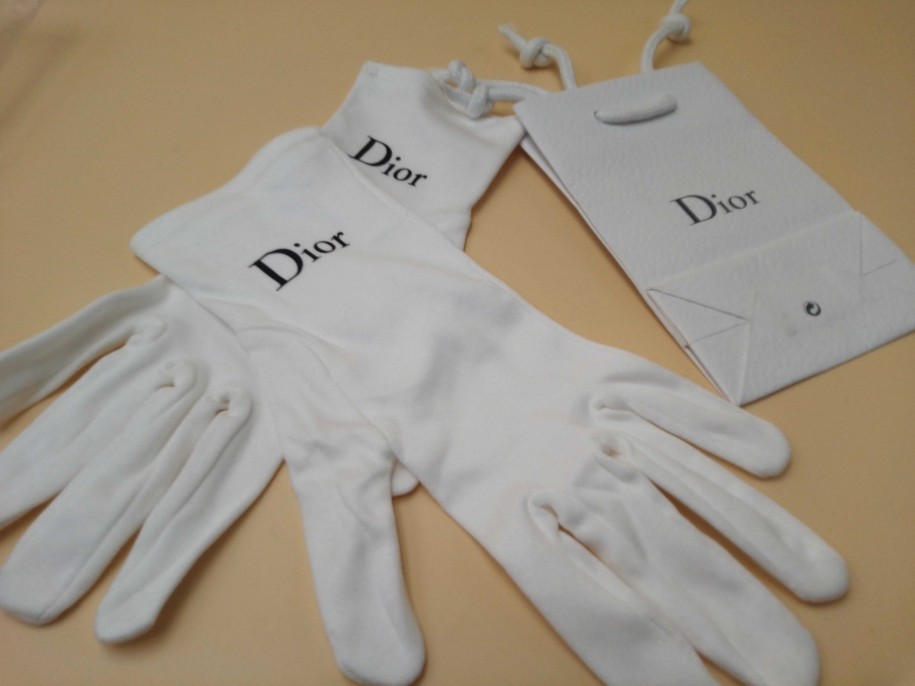 Mode EGO IMAGO | Paire De Gants Blanc De Pr Sentation Christian Dior Logo