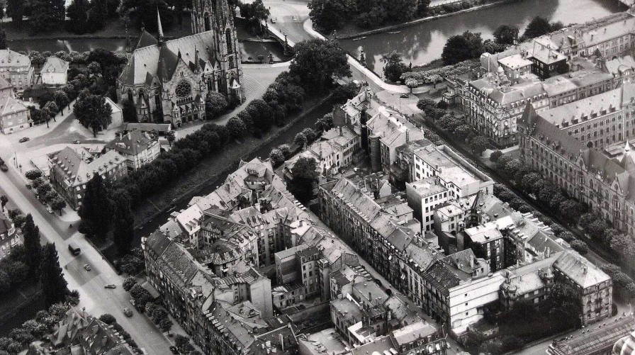 Photos EGO IMAGO | Ancienne Photo A Rienne De Roger Henrard 1955 " Strasbourg " Bas Rhin -