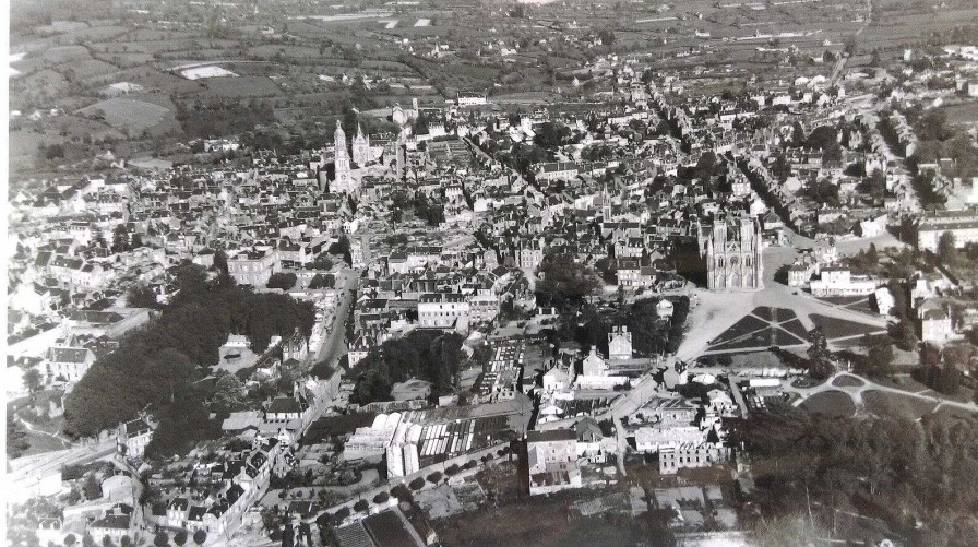 Photos EGO IMAGO | Ancienne Photo A Rienne De Roger Henrard 1949 " Avranches "