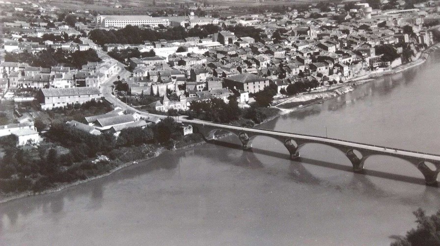 Photos EGO IMAGO | Ancienne Photo A Rienne De Roger Henrard 1959 " Tonneins " Lot-Et-Garonne