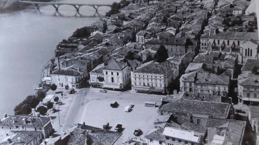 Photos EGO IMAGO | Ancienne Photo A Rienne De Roger Henrard 1959 " Tonneins " Lot-Et-Garonne