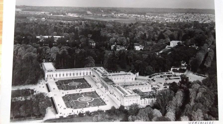 Photos EGO IMAGO | Ancienne Photo A Rienne De Roger Henrard " Le Grand Trianon Versailles " 1952