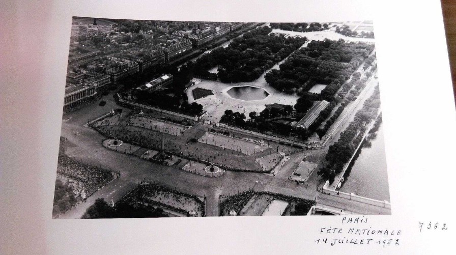 Photos EGO IMAGO | Ancienne Photo A Rienne De Roger Henrard " Paris Fete Nationale " 14 Juillet 52