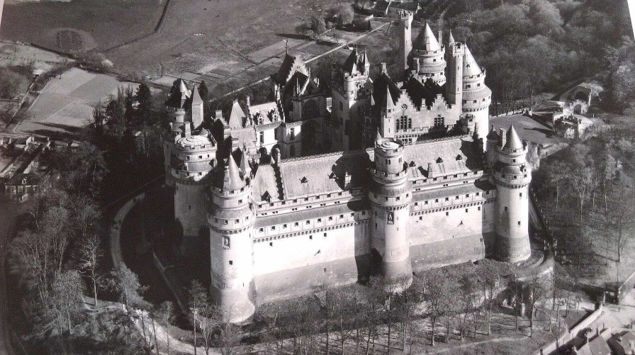 Photos EGO IMAGO | Ancienne Photo A Rienne De Roger Henrard 1951 " Chateau De Pierrefonds " Oise