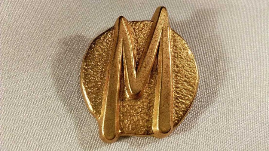 Bijoux EGO IMAGO | Authentique Vintage Broche Claude Montana " Logo " En M Tal Dor