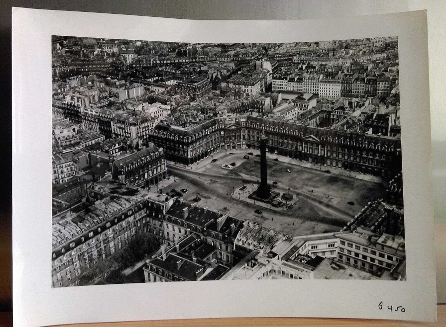 Photos EGO IMAGO | Ancienne Photo A Rienne De Roger Henrard 1951 " Place Vend Me Paris "