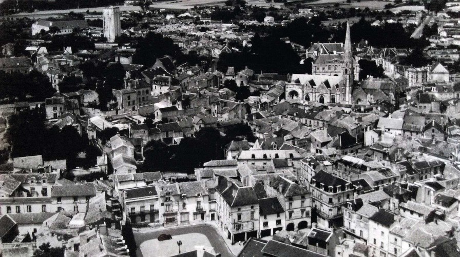 Photos EGO IMAGO | Ancienne Photo A Rienne De Roger Henrard " Loudun " La Vienne 1957