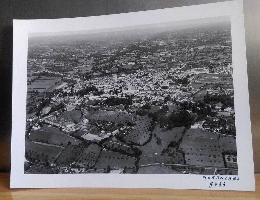 Photos EGO IMAGO | Ancienne Photo A Rienne De Roger Henrard 1953 " Avranches "