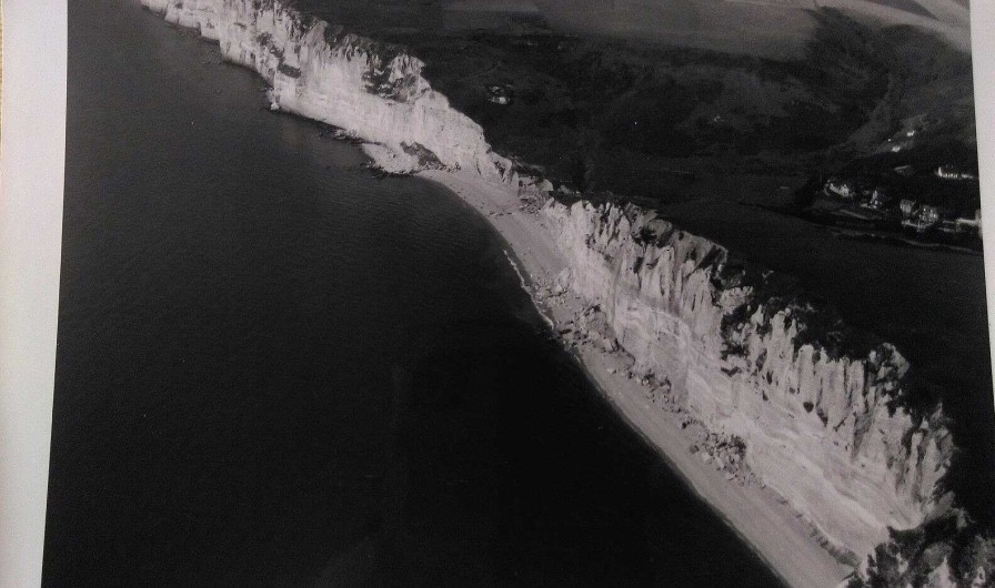 Photos EGO IMAGO | Ancienne Photo A Rienne De Roger Henrard " Boulement Des Falaises Etretat 1955