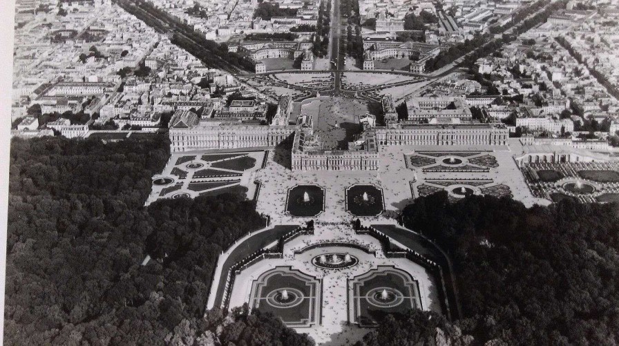 Photos EGO IMAGO | Ancienne Photo A Rienne De Roger Henrard " Le Chateau De Versailles " 1952