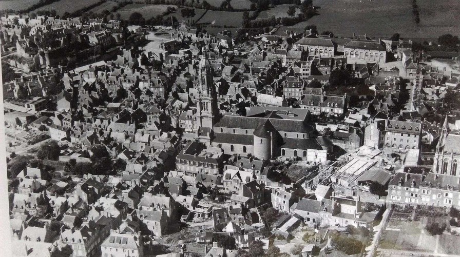 Photos EGO IMAGO | Ancienne Photo A Rienne De Roger Henrard 1950 " Avranches " ---