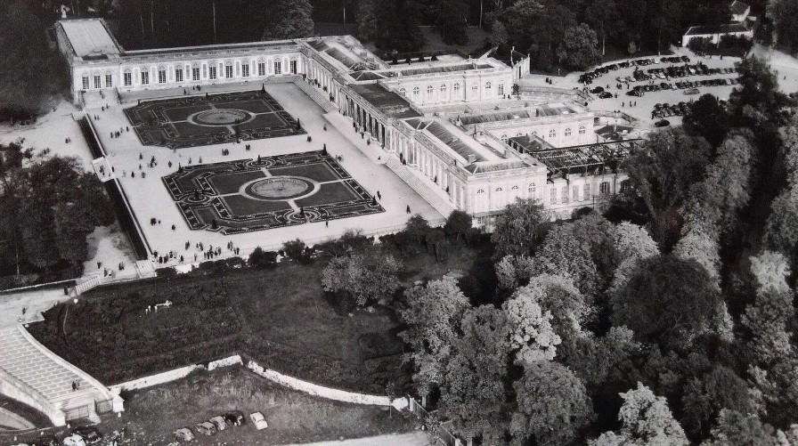 Photos EGO IMAGO | Ancienne Photo A Rienne De Roger Henrard " Le Grand Trianon Versailles " 1952