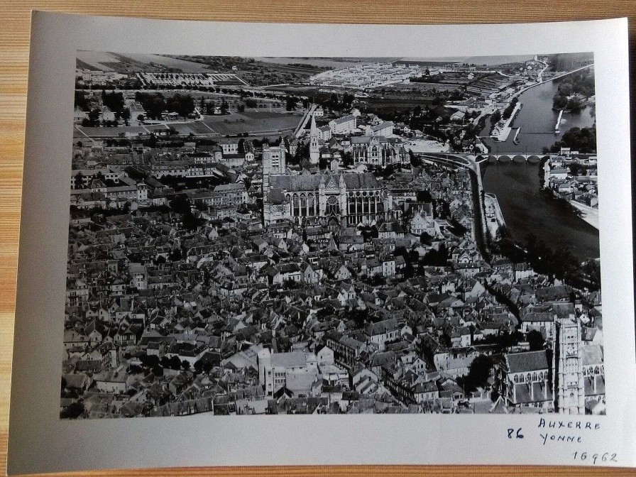 Photos EGO IMAGO | Ancienne Photo A Rienne De Roger Henrard " Auxerre " Yonne 1955