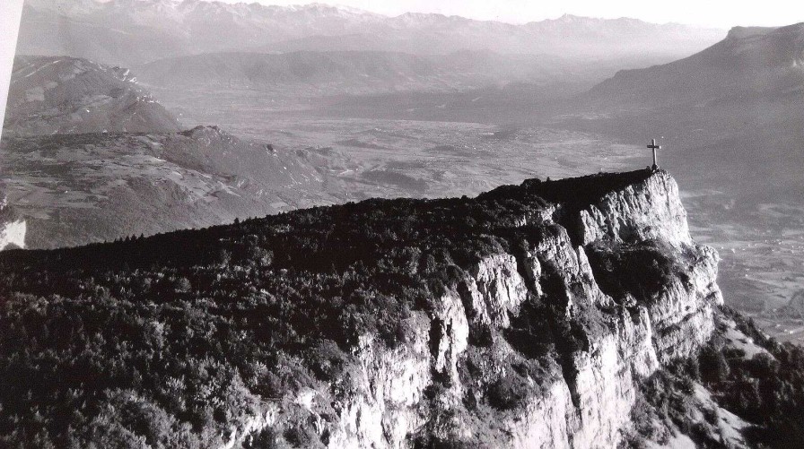 Photos EGO IMAGO | Ancienne Photo A Rienne De Roger Henrard 1950 " Croix Du Nivolet "