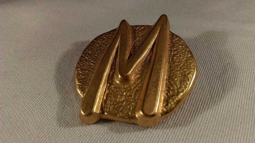 Bijoux EGO IMAGO | Authentique Vintage Broche Claude Montana " Logo " En M Tal Dor