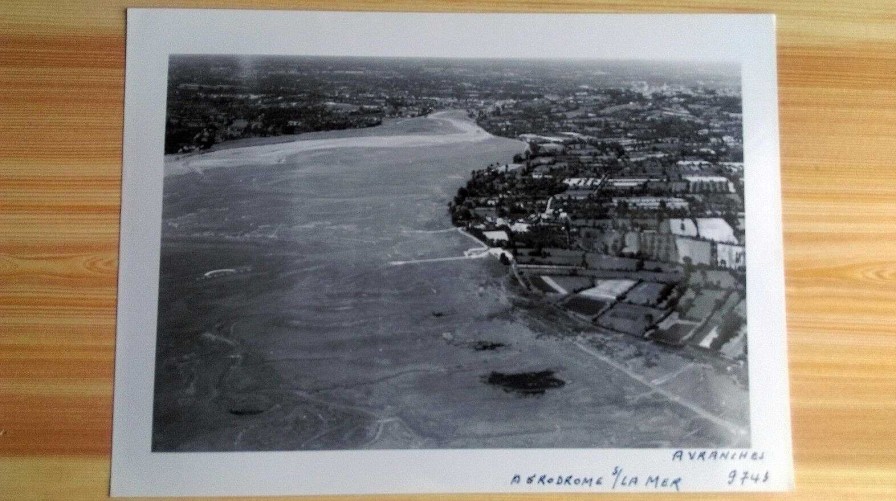 Photos EGO IMAGO | Ancienne Photo A Rienne De Roger Henrard 1953 " Avranches " -----