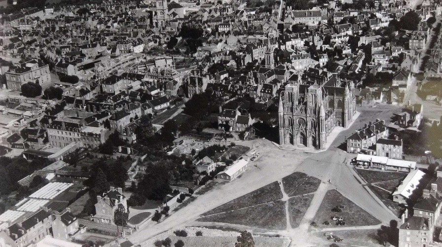 Photos EGO IMAGO | Ancienne Photo A Rienne De Roger Henrard 1950 " Avranches " ---