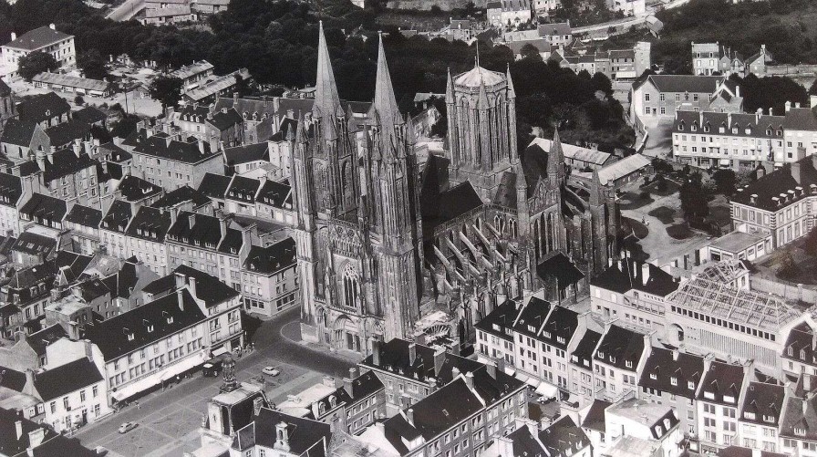 Photos EGO IMAGO | Ancienne Photo A Rienne De Roger Henrard 1956 " Coutances " Manche Normandie