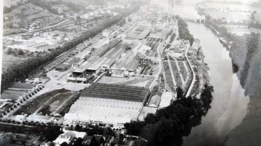 Photos EGO IMAGO | Ancienne Photo A Rienne De Louis Schmidt 1950 " Fumel" Sud-Ouest