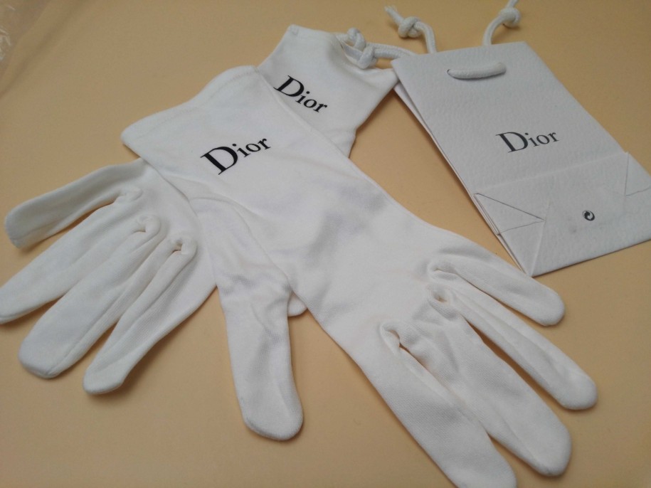 Mode EGO IMAGO | Paire De Gants Blanc De Pr Sentation Christian Dior Logo