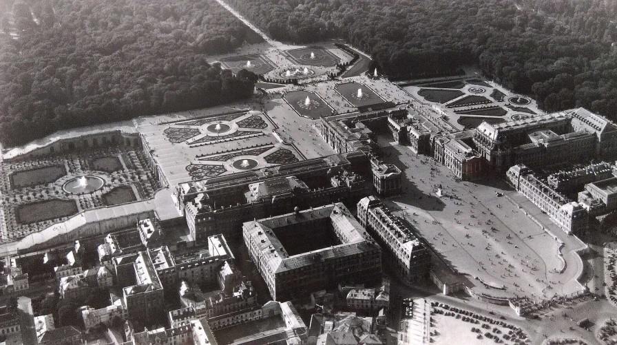 Photos EGO IMAGO | Ancienne Photo A Rienne De Roger Henrard " Le Chateau De Versailles " 1952