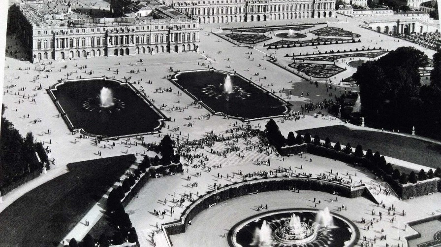 Photos EGO IMAGO | Ancienne Photo A Rienne De Roger Henrard " Le Chateau De Versailles " 1952