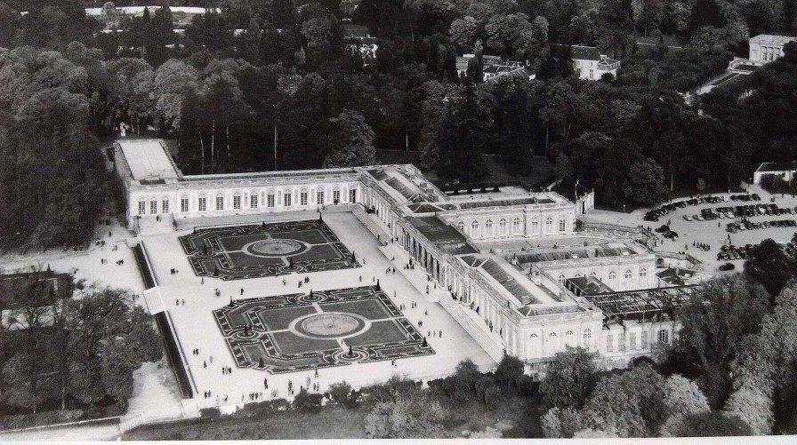 Photos EGO IMAGO | Ancienne Photo A Rienne De Roger Henrard " Le Grand Trianon Versailles " 1952