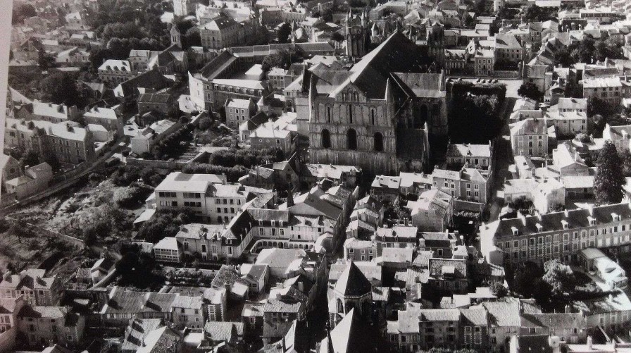 Photos EGO IMAGO | Ancienne Photo A Rienne De Roger Henrard " Poitiers " La Vienne 1960