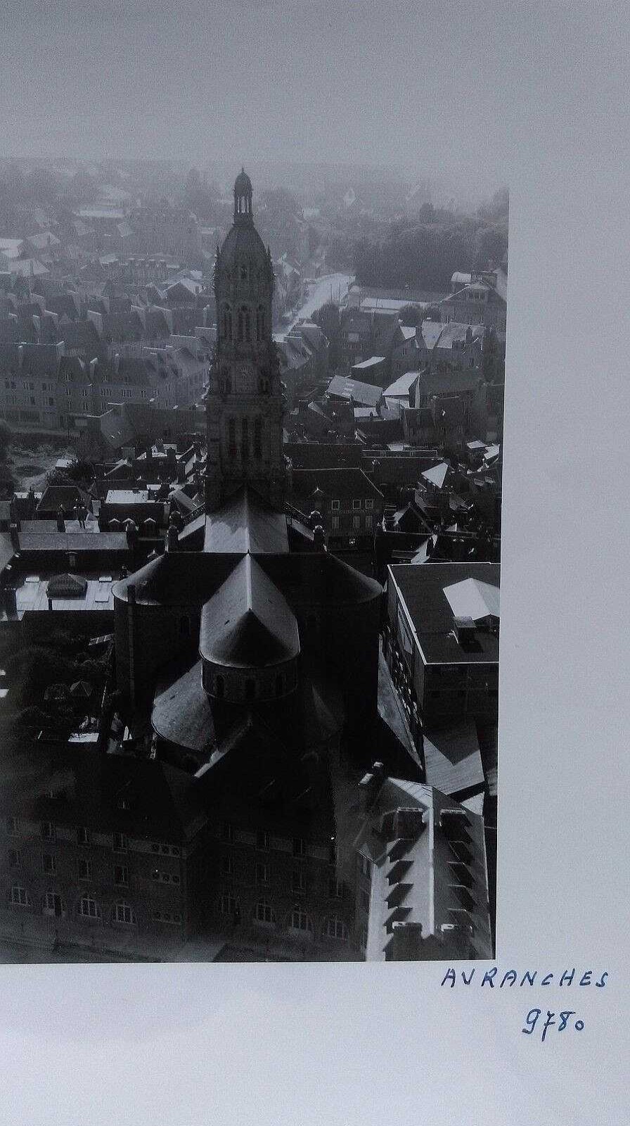 Photos EGO IMAGO | Ancienne Photo A Rienne De Roger Henrard 1953 " Avranches " -----