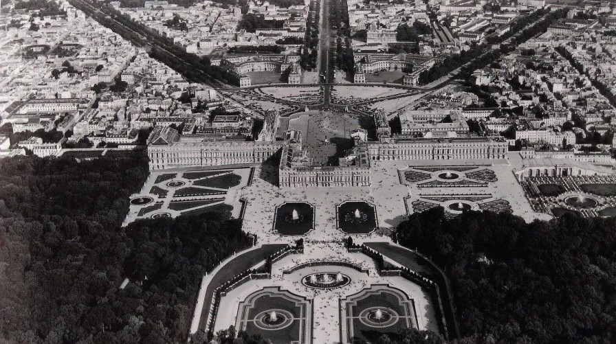 Photos EGO IMAGO | Ancienne Photo A Rienne De Roger Henrard " Le Chateau De Versailles " 1952