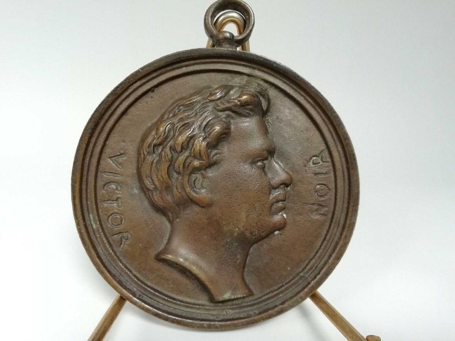 Objets EGO IMAGO | Victor Noir (1848-1870) M Daille Plaque En Bronze Xixe Journaliste Ecrivain