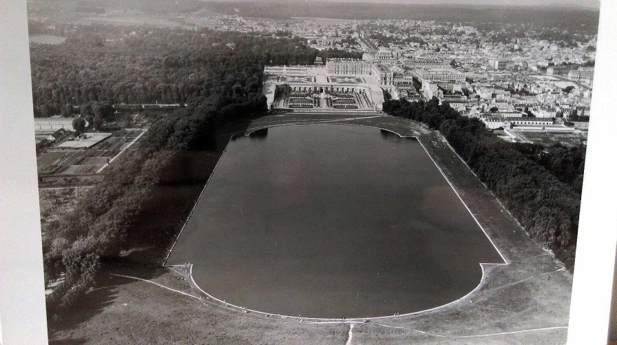 Photos EGO IMAGO | Ancienne Photo A Rienne De Roger Henrard " Le Chateau De Versailles " 1952