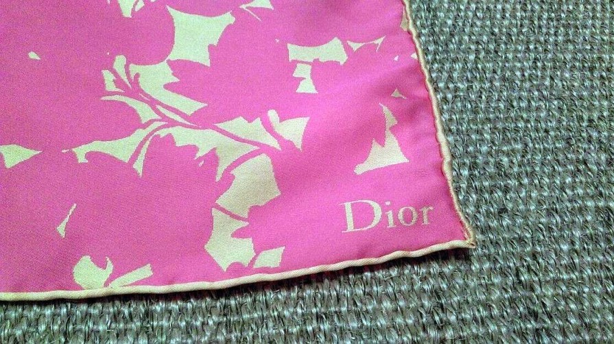 Mode EGO IMAGO | Chic Foulard Carr Sign Christian Dior Vintage