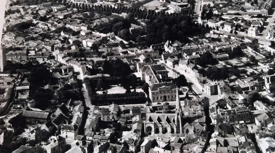 Photos EGO IMAGO | Ancienne Photo A Rienne De Roger Henrard " Loudun " La Vienne 1957