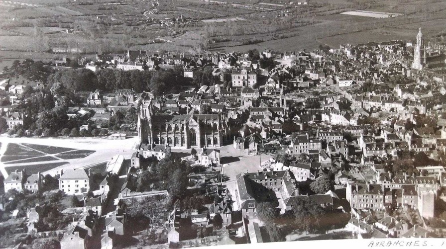 Photos EGO IMAGO | Ancienne Photo A Rienne De Roger Henrard 1949 " Avranches "