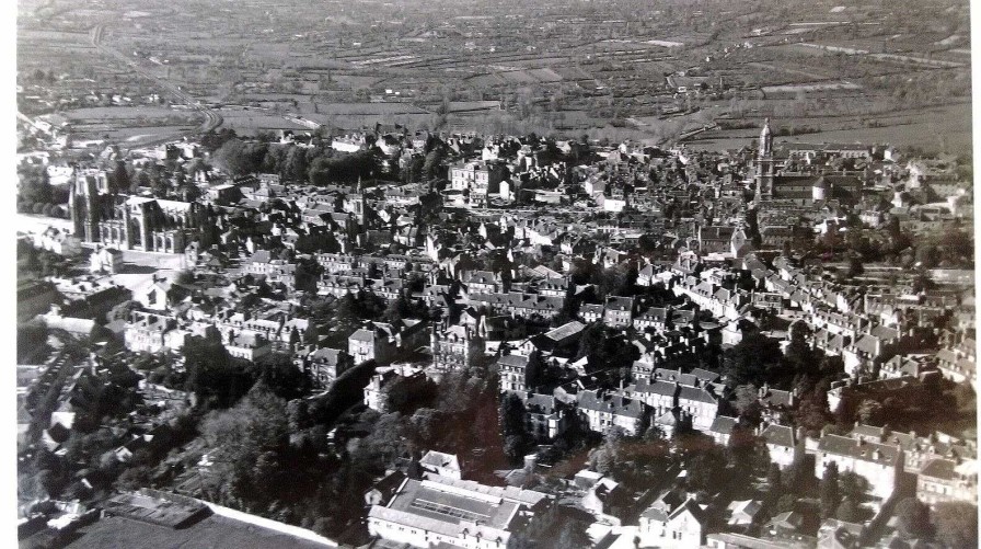 Photos EGO IMAGO | Ancienne Photo A Rienne De Roger Henrard 1949 " Avranches "