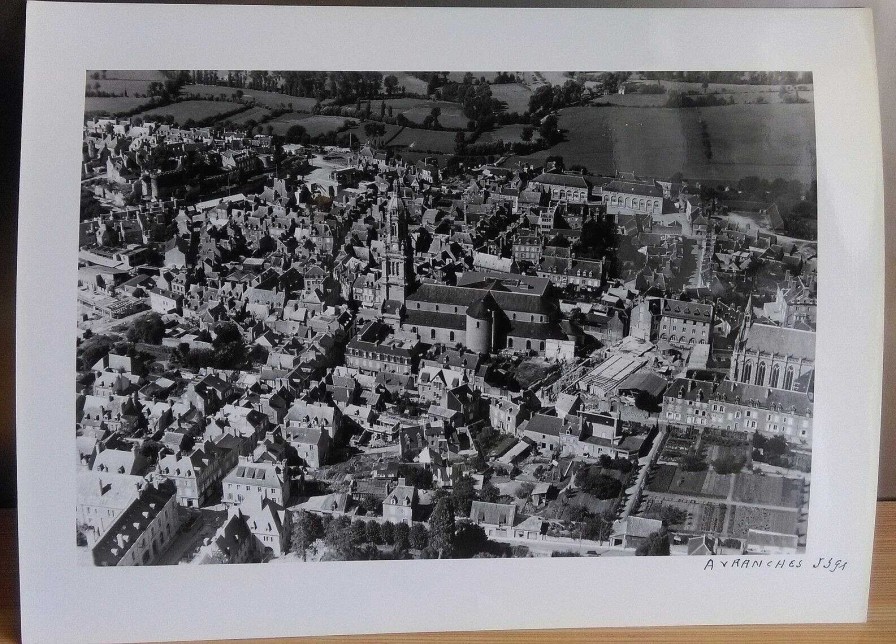 Photos EGO IMAGO | Ancienne Photo A Rienne De Roger Henrard 1950 " Avranches " ---