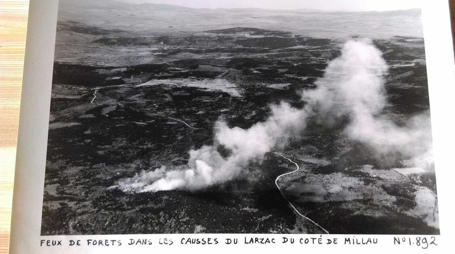 Photos EGO IMAGO | Ancienne Photo A Rienne De Roger Henrard " Feu De Forets Du Larzac - Millau 1949