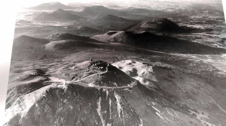 Photos EGO IMAGO | Ancienne Photo A Rienne De Roger Henrard 1955 " Volcans Puy De Dome " -