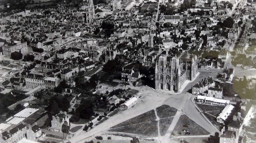 Photos EGO IMAGO | Ancienne Photo A Rienne De Roger Henrard 1950 " Avranches " ---