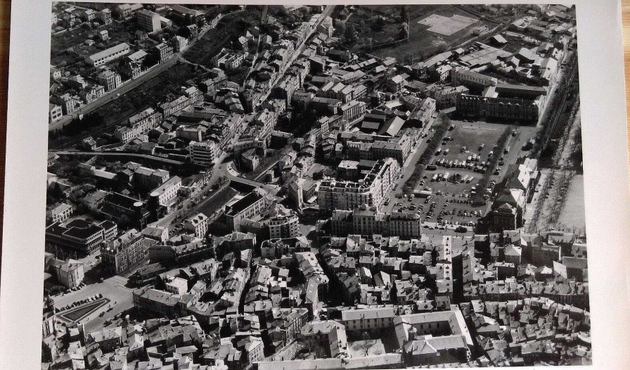 Photos EGO IMAGO | Ancienne Photo A Rienne De Roger Henrard 1957 " Le Puy (Haute Loire ) "