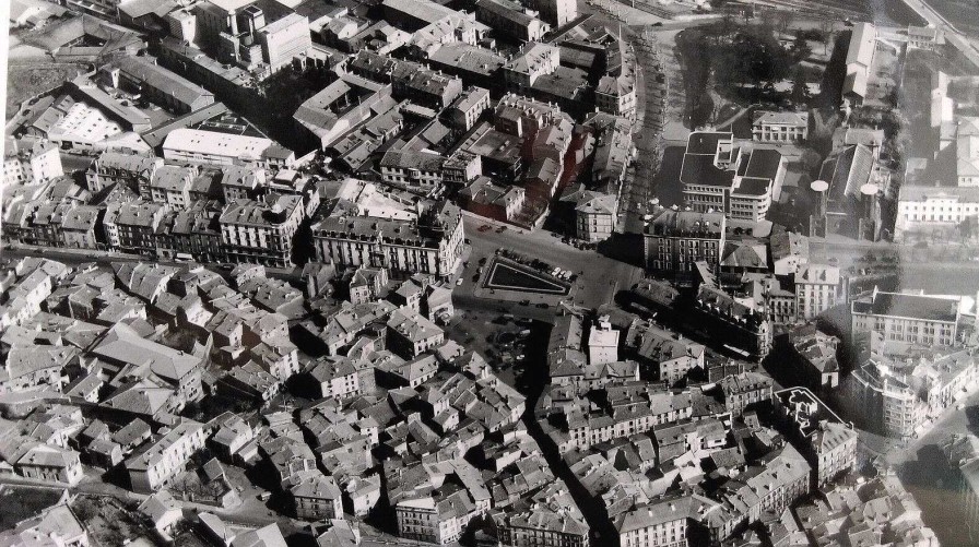 Photos EGO IMAGO | Ancienne Photo A Rienne De Roger Henrard 1957 " Le Puy " (Haute Loire )